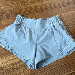 Lululemon Hotty Hot High Rise Shorts. Size 4 2.5” Rhino Grey